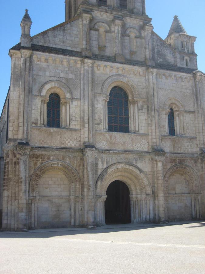 Chambres d'hôtes de l'Abbaye Nieul-sur-l'Autise Extérieur photo